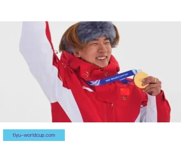 狼犬闯入冬奥滑雪赛场选手幻觉