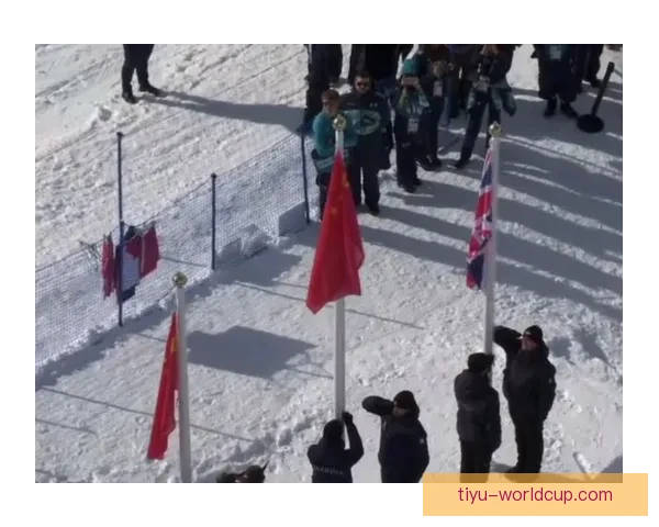 男团速滑夺铜举国旗荣耀时刻